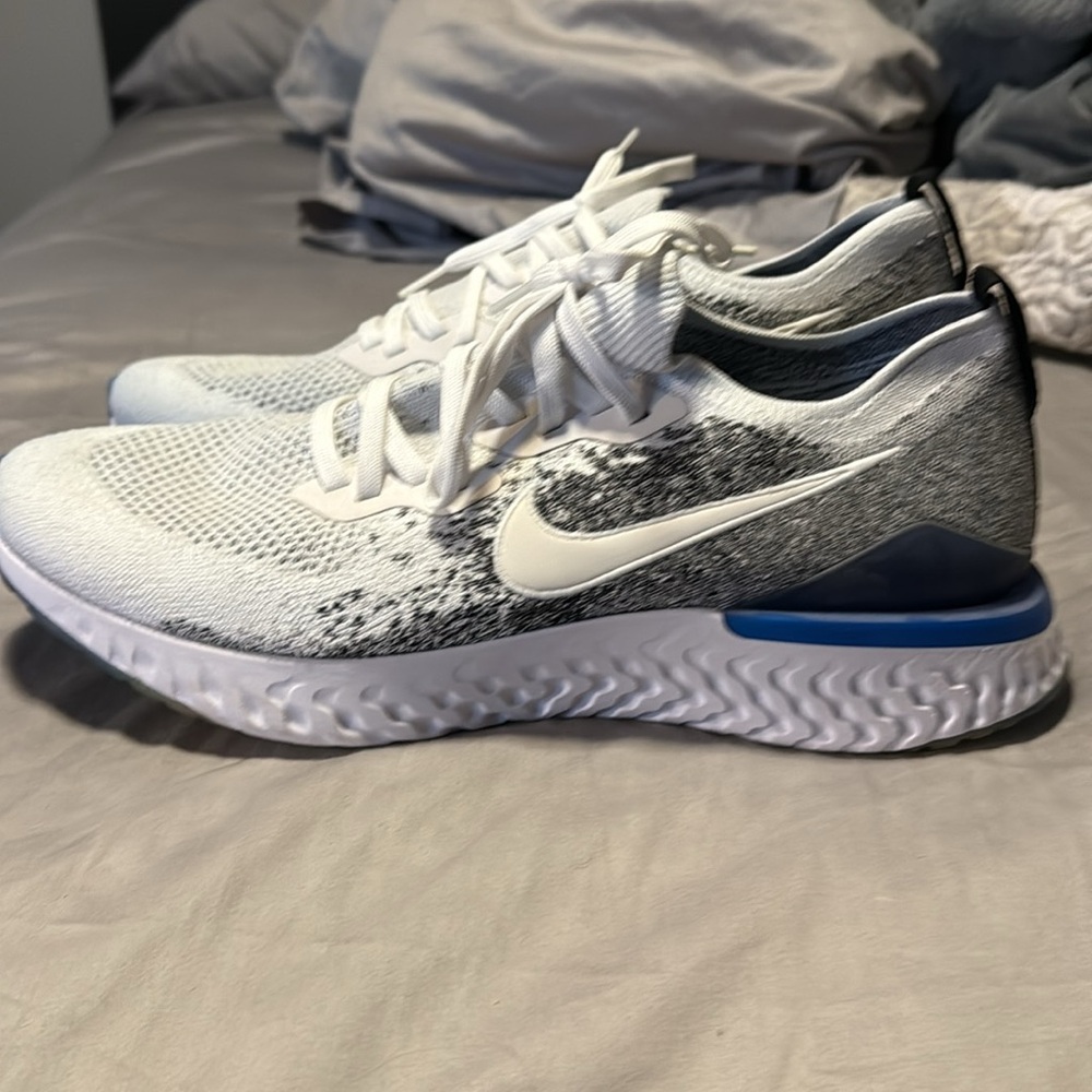 Nike White and Black Knit Sneakers